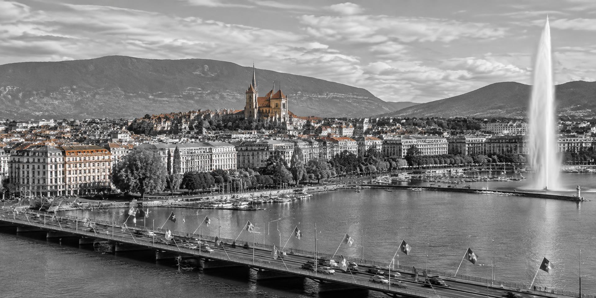 Genève en noir et blanc, la rade et la cathédrale Saint-Pierre